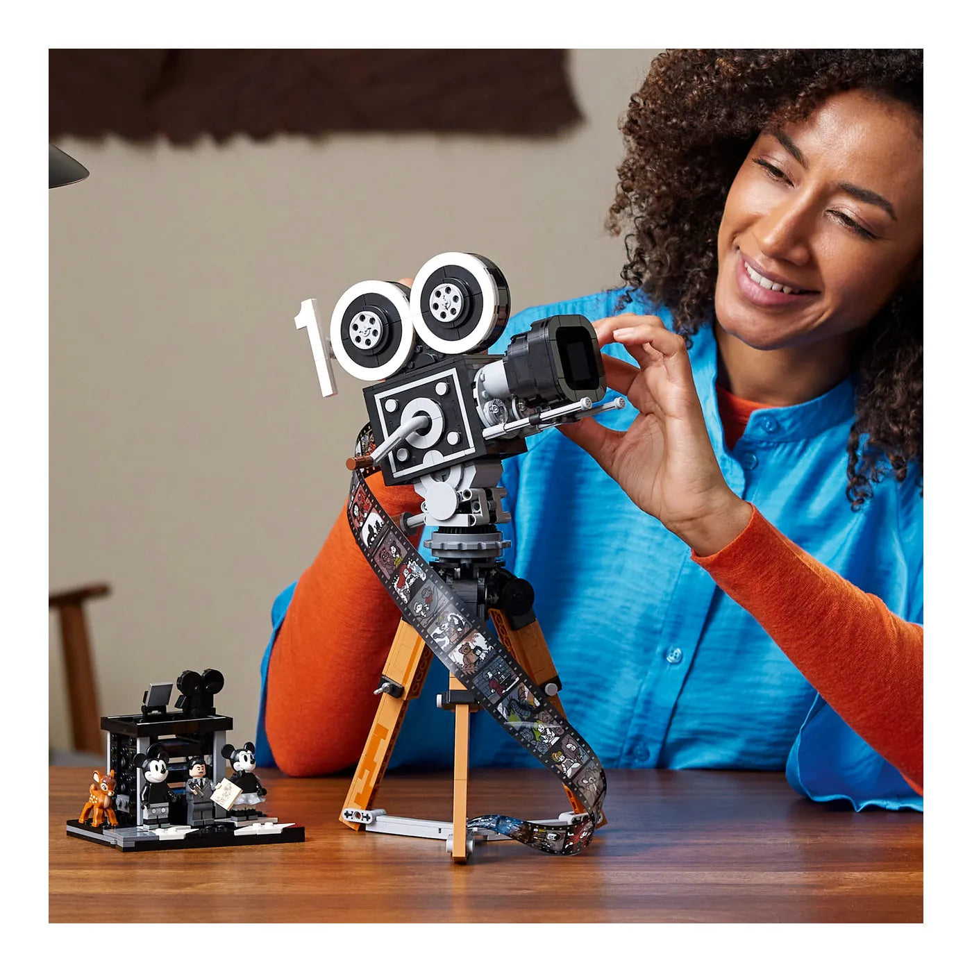 LEGO® ǀ Disney 43230 Kamera – Hommage an Walt Disney